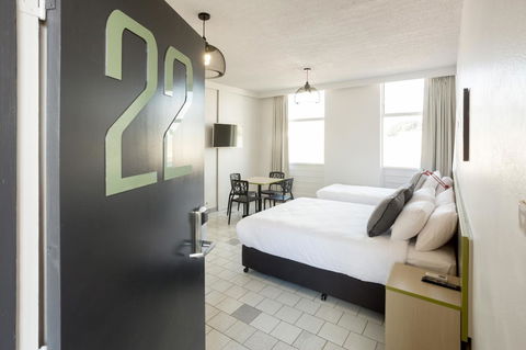 Nightcap At Emerald Star Hotel - E Caravan Parks 26