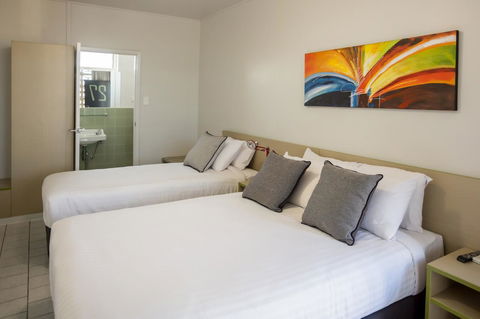 Nightcap At Emerald Star Hotel - E Caravan Parks 41