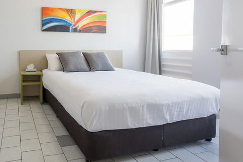 Nightcap At Emerald Star Hotel - E Caravan Parks 21