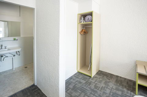 Nightcap At Emerald Star Hotel - E Caravan Parks 9