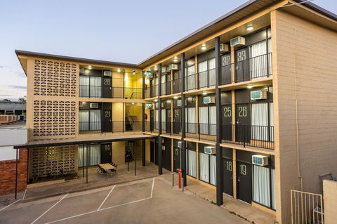 Nightcap At Emerald Star Hotel - E Caravan Parks 5