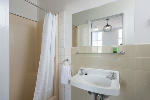 Nightcap At Emerald Star Hotel - E Caravan Parks 20