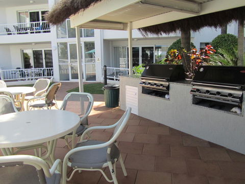 Le Beach Apartments - E Caravan Parks 15