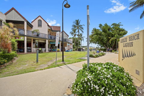 Montipora Unit 3 - In The Heart Of Airlie, Wi-fi And Netflix - E Caravan Parks 11