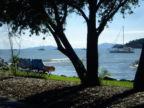 Montipora Unit 3 - In The Heart Of Airlie, Wi-fi And Netflix - E Caravan Parks 17