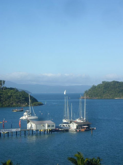 Montipora Unit 3 - In The Heart Of Airlie, Wi-fi And Netflix - E Caravan Parks 15