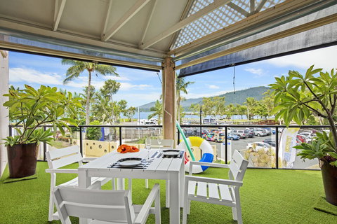 Montipora Unit 3 - In The Heart Of Airlie, Wi-fi And Netflix - E Caravan Parks 10