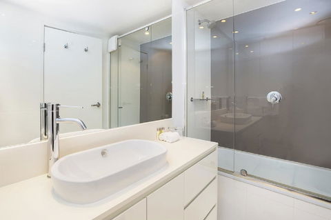 Gold Coast Private Apartments - H Residences, Surfers Paradise - E Caravan Parks 31