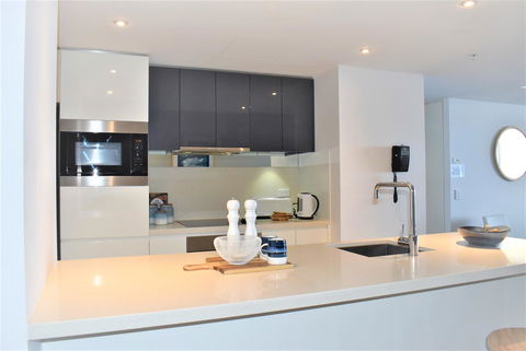 Gold Coast Private Apartments - H Residences, Surfers Paradise - E Caravan Parks 7