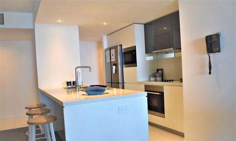 Gold Coast Private Apartments - H Residences, Surfers Paradise - E Caravan Parks 10