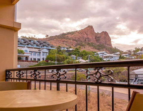 The Robert Towns - E Caravan Parks 8