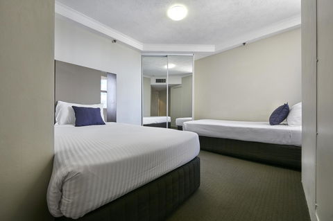 Novotel Surfers Paradise - E Caravan Parks 12