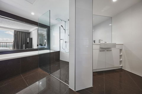 Novotel Surfers Paradise - E Caravan Parks 20