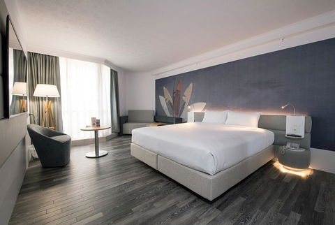 Novotel Surfers Paradise - E Caravan Parks 9