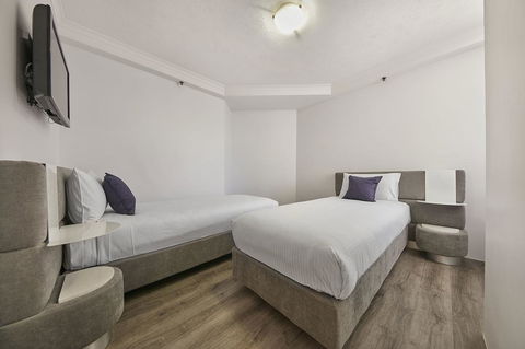 Novotel Surfers Paradise - E Caravan Parks 23