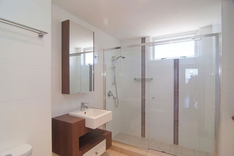 Coral Cove Apartments - E Caravan Parks 10