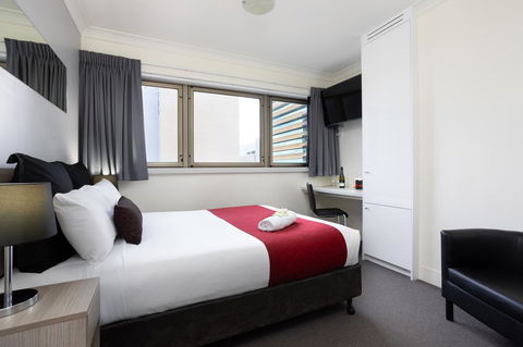 George Williams Hotel - E Caravan Parks 11
