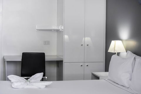 George Williams Hotel - E Caravan Parks 20