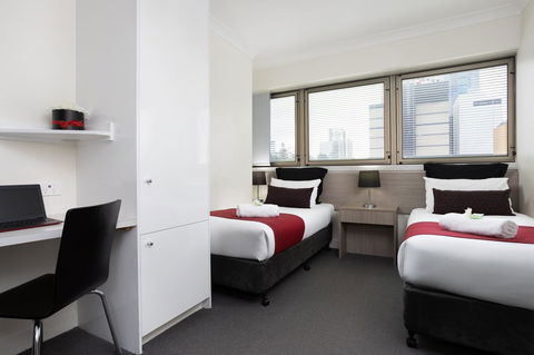 George Williams Hotel - E Caravan Parks 8