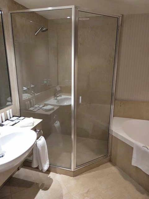 Crowne Plaza Surfers Paradise, An IHG Hotel - E Caravan Parks 1