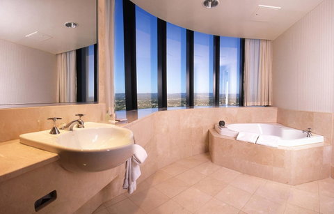 Crowne Plaza Surfers Paradise, An IHG Hotel - E Caravan Parks 19