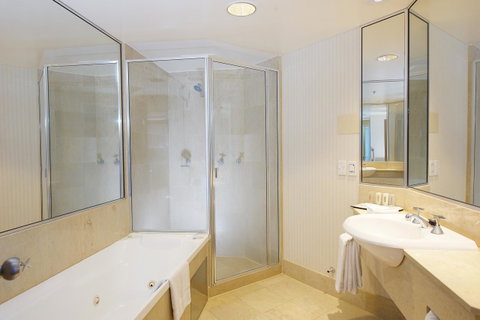 Crowne Plaza Surfers Paradise, An IHG Hotel - E Caravan Parks 6