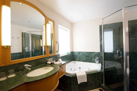 Crowne Plaza Surfers Paradise, An IHG Hotel - E Caravan Parks 42