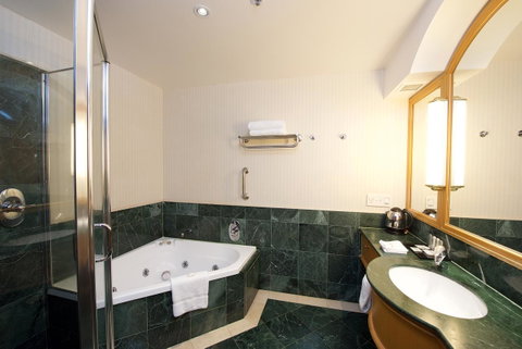 Crowne Plaza Surfers Paradise, An IHG Hotel - E Caravan Parks 38