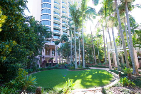 Crowne Plaza Surfers Paradise, An IHG Hotel - E Caravan Parks 26