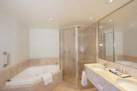 Crowne Plaza Surfers Paradise, An IHG Hotel - E Caravan Parks 35