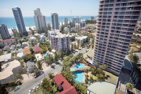 Crowne Plaza Surfers Paradise, An IHG Hotel - E Caravan Parks 24