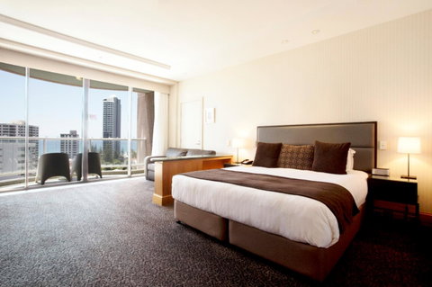 Crowne Plaza Surfers Paradise, An IHG Hotel - E Caravan Parks 43