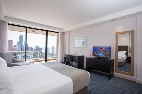 Crowne Plaza Surfers Paradise, An IHG Hotel - E Caravan Parks 18