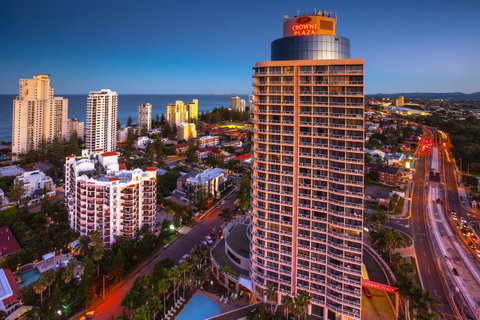 Crowne Plaza Surfers Paradise, An IHG Hotel - E Caravan Parks 3