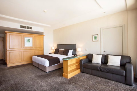 Crowne Plaza Surfers Paradise, An IHG Hotel - E Caravan Parks 21