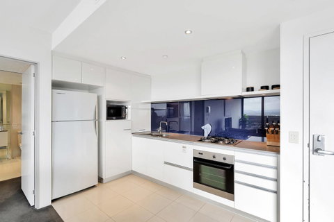 Circle On Cavill, Apartments And Sub Penthouses - We Accommodate - E Caravan Parks 9