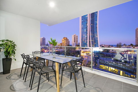 Circle On Cavill, Apartments And Sub Penthouses - We Accommodate - E Caravan Parks 34