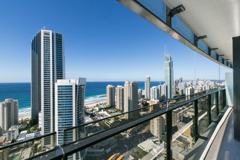 Circle On Cavill, Apartments And Sub Penthouses - We Accommodate - E Caravan Parks 26