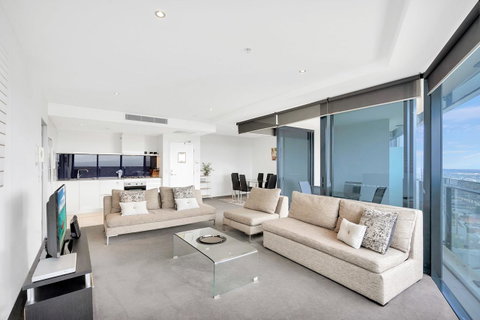 Circle On Cavill, Apartments And Sub Penthouses - We Accommodate - E Caravan Parks 12