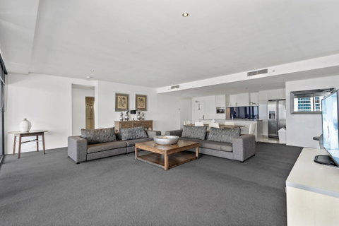 Circle On Cavill, Apartments And Sub Penthouses - We Accommodate - E Caravan Parks 19