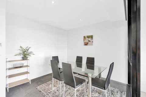 Circle On Cavill, Apartments And Sub Penthouses - We Accommodate - E Caravan Parks 11