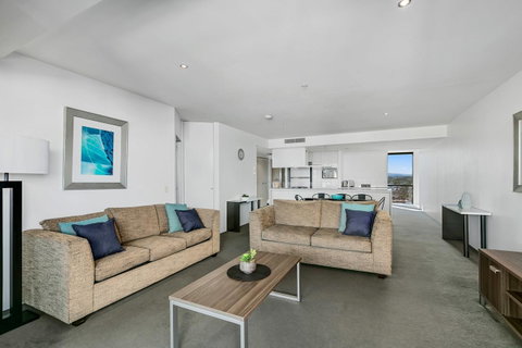 Circle On Cavill, Apartments And Sub Penthouses - We Accommodate - E Caravan Parks 29