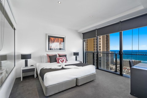 Circle On Cavill, Apartments And Sub Penthouses - We Accommodate - E Caravan Parks 3