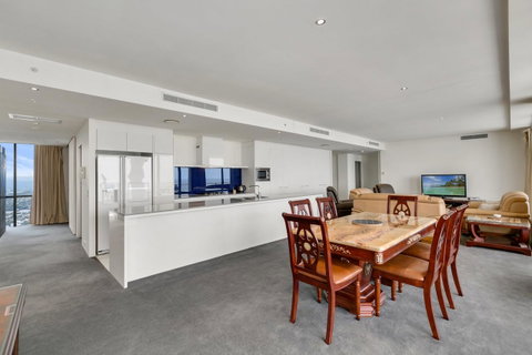Circle On Cavill, Apartments And Sub Penthouses - We Accommodate - E Caravan Parks 2