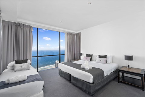 Circle On Cavill, Apartments And Sub Penthouses - We Accommodate - E Caravan Parks 16