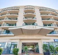 Central Cosmo Apartment Hotel - E Caravan Parks