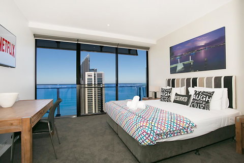 Circle On Cavill 2, 3, 4 & 5 Bedroom SkyHomes & SUB PENTHOUSES By Gold Coast Holidays - E Caravan Parks 0