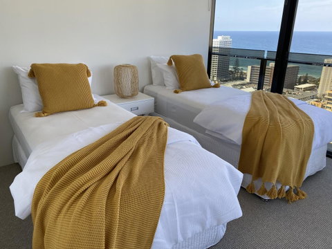 Circle On Cavill 2, 3, 4 & 5 Bedroom SkyHomes & SUB PENTHOUSES By Gold Coast Holidays - E Caravan Parks 17