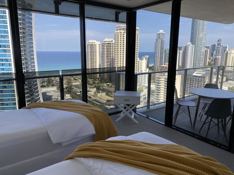 Circle On Cavill 2, 3, 4 & 5 Bedroom SkyHomes & SUB PENTHOUSES By Gold Coast Holidays - E Caravan Parks 16