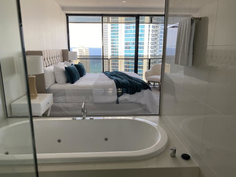 Circle On Cavill 2, 3, 4 & 5 Bedroom SkyHomes & SUB PENTHOUSES By Gold Coast Holidays - E Caravan Parks 10